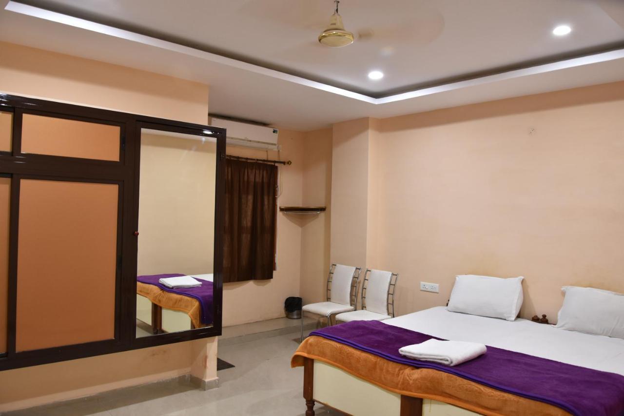 Hotel Sarweshwary Varanasi Ngoại thất bức ảnh